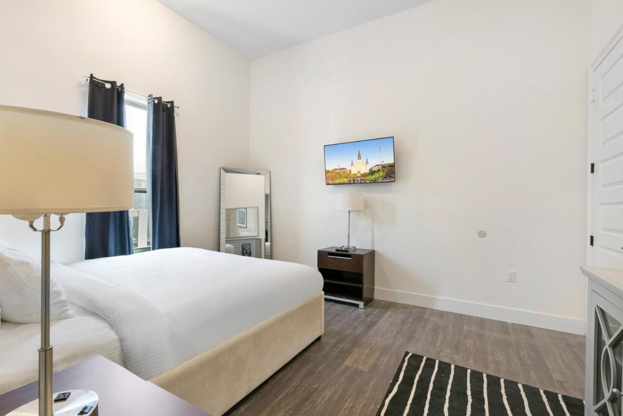 Apartment Stunning Near French Quarter