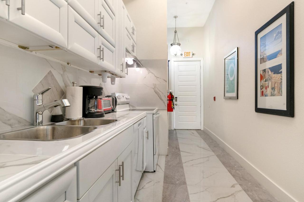 Stunning Near French Quarter Apartment