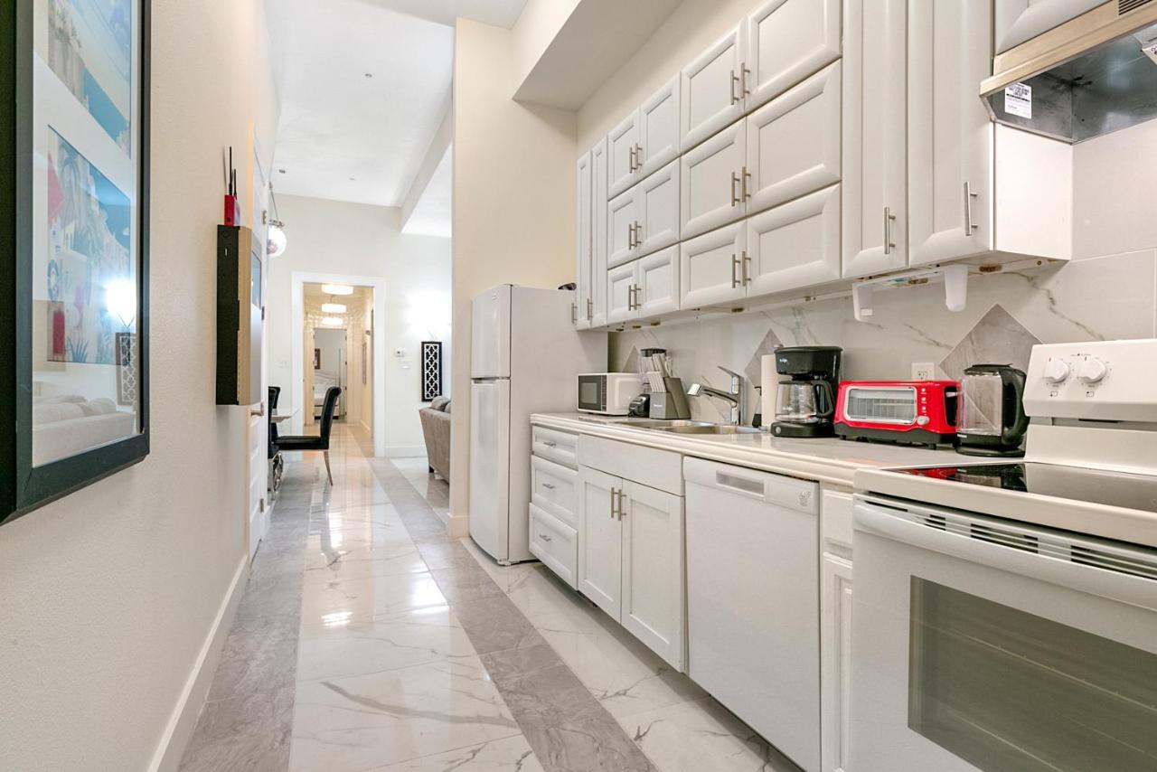 Stunning Near French Quarter Apartment