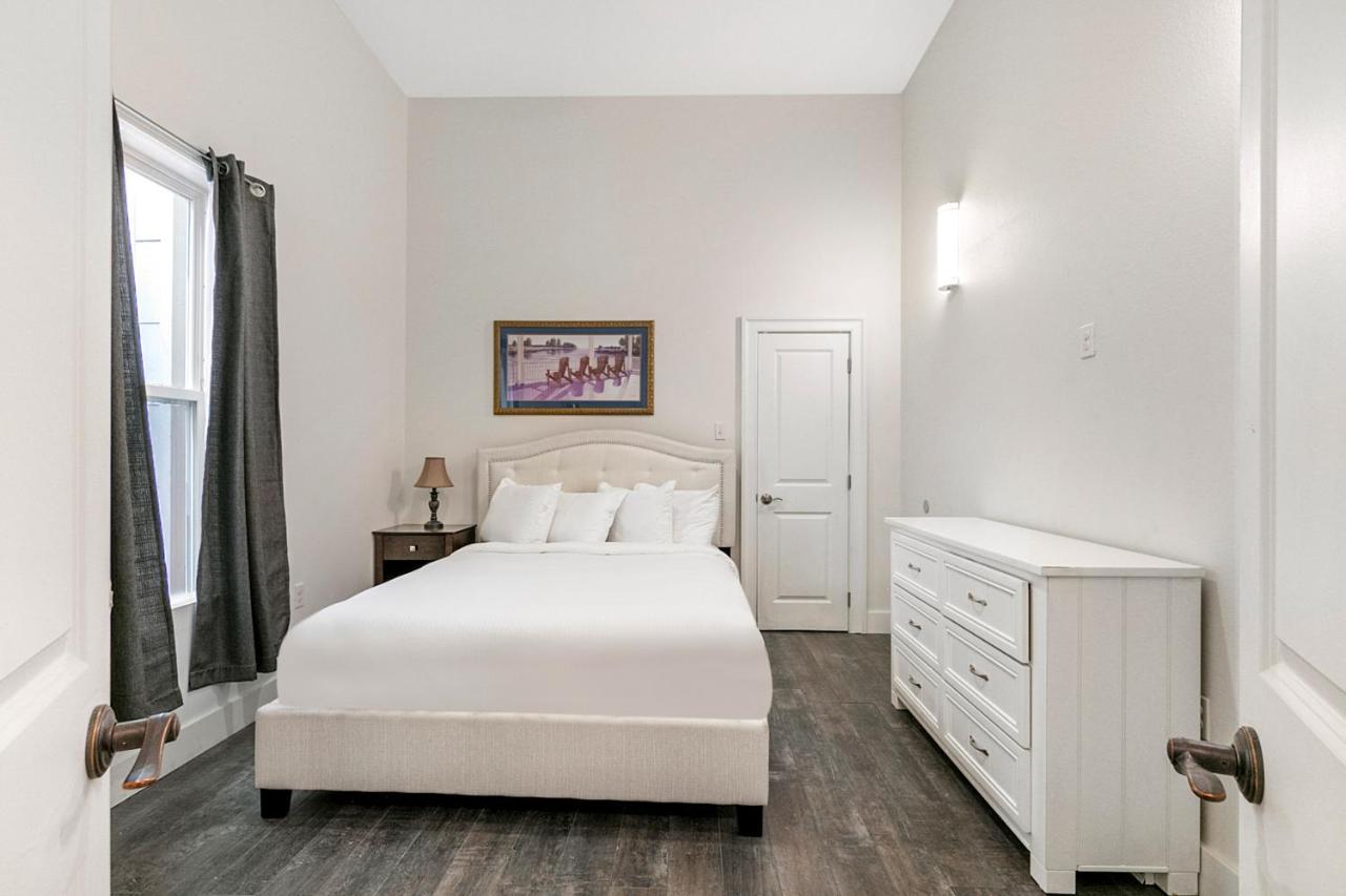 Stunning Near French Quarter Apartment