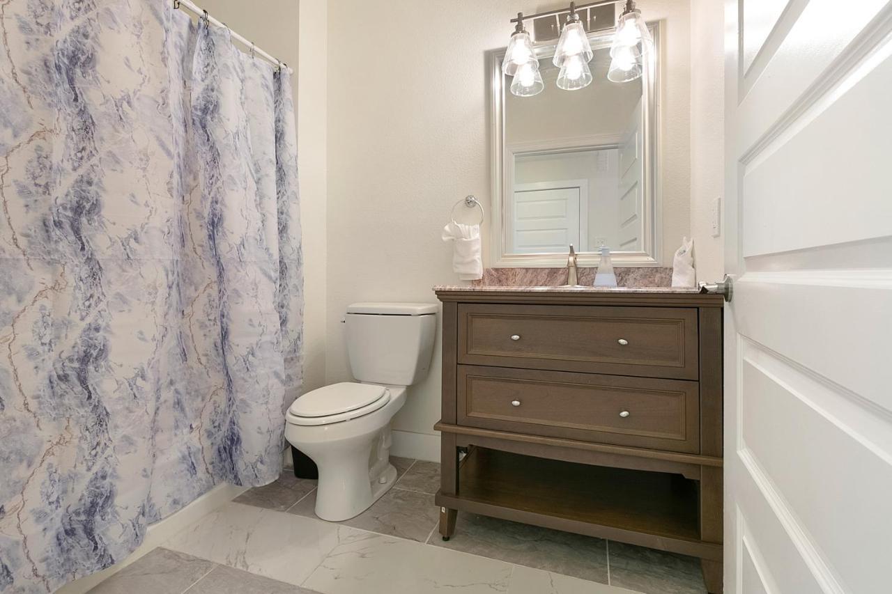 Stunning Near French Quarter Apartment *